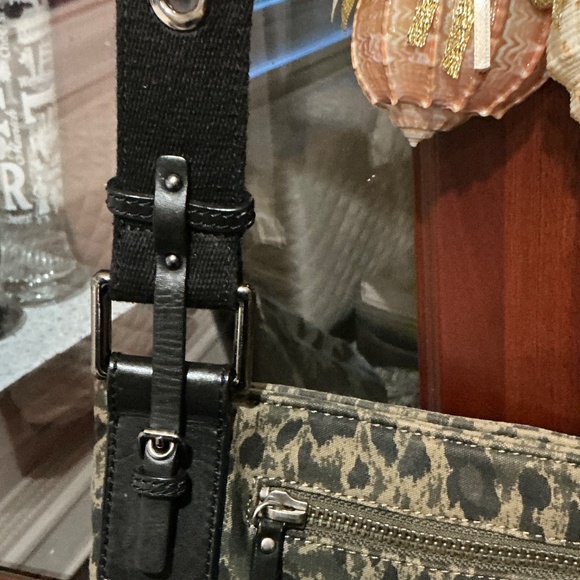 KENNETH COLE LEOPARD PRINT CROSSBODY CANVAS BAG - Picture 9 of 10